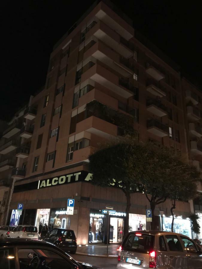 Ferienwohnung 70'S Luxury Cavour Bari Exterior foto